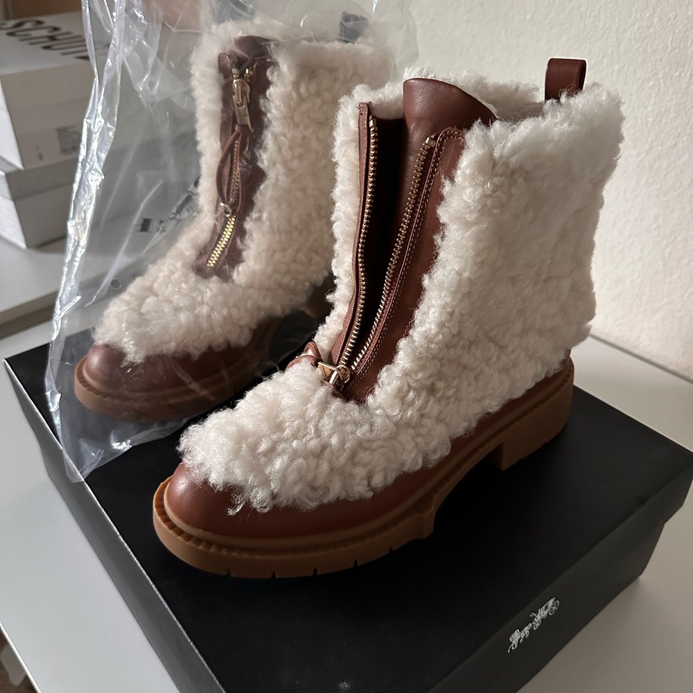 Brand new  Coach Leona Shearling boot sz 8